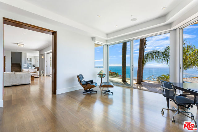 200 ARNO Way, Pacific Palisades CA: https://media.crmls.org/mediaz/de95dcfd-cab7-4a5e-ab79-7828aa6f2d42.jpg