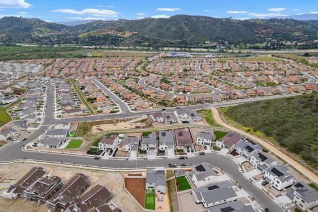 35505 Orchard Trails, Fallbrook CA: https://media.crmls.org/mediaz/de95ec2d-a329-441f-966b-b6dcd0296390.jpg