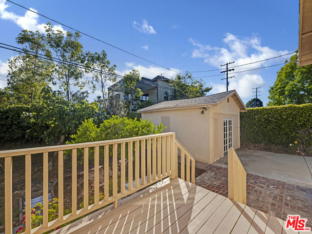 4215 Mentone Avenue, Culver City CA: https://media.crmls.org/mediaz/de961df3-d28c-45d8-92ad-8f1dec599252.jpg