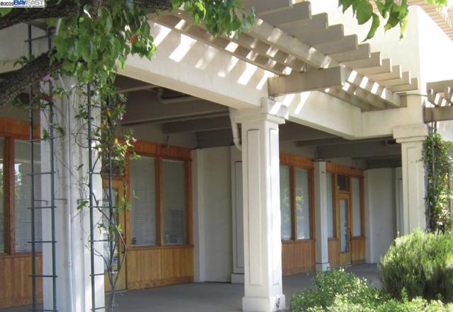 91 Gregory Ln #8, Pleasant Hill CA: https://media.crmls.org/mediaz/de962d32-b833-4dae-9a12-55b13350e27d.jpg
