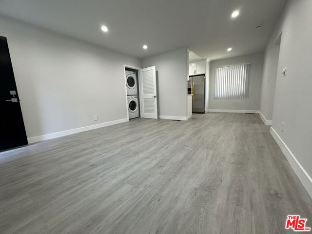 1118 S Holt Avenue, Los Angeles CA: https://media.crmls.org/mediaz/de970664-de22-4ccd-b444-b6d7ea2cc0b1.jpg