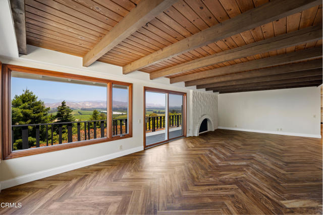 1027 Garrido Drive, Camarillo CA: https://media.crmls.org/mediaz/de97a1b5-7cb2-4b33-aacc-bd56e35927ac.jpg