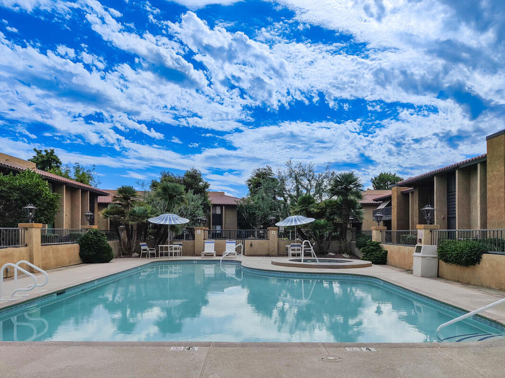 https://media.crmls.org/mediaz/de97ebc4-4dc7-4e75-ba05-03ccf5ee9d7c.jpg?preset=X-Large