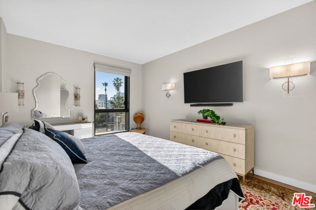1755 Ocean Avenue, Santa Monica CA: https://media.crmls.org/mediaz/de9815dc-cc18-49d4-9c9a-08f9db0b1984.jpg