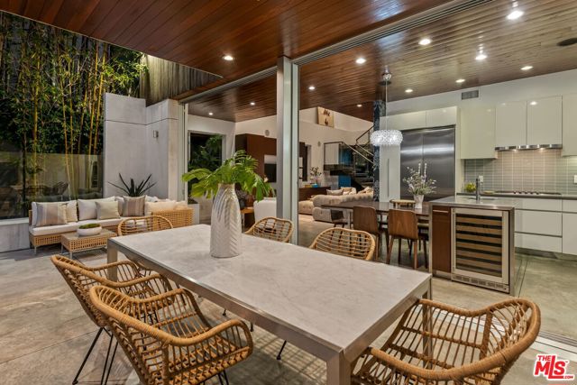 714 California Avenue, Venice CA: https://media.crmls.org/mediaz/de982892-f5d4-44bb-bd2e-721dbc31ba0c.jpg