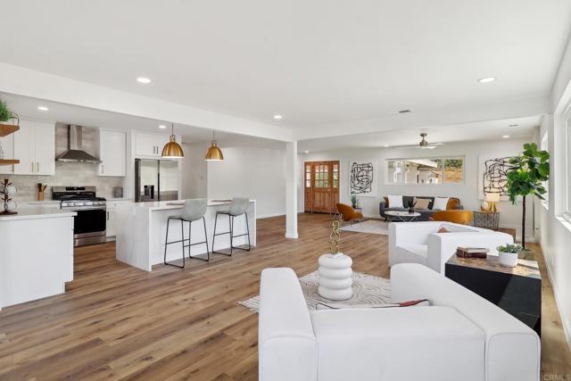 Detail Gallery Image 5 of 69 For 1917 Friendly Dr, Vista,  CA 92084 - 4 Beds | 3 Baths
