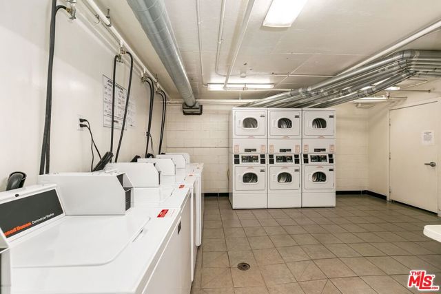 10982 Roebling Avenue, Los Angeles CA: https://media.crmls.org/mediaz/de987b2c-a16c-4c97-8498-f7162eff8cf0.jpg