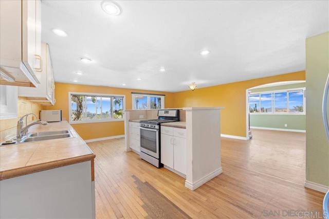 30727 Rolling Hills Drive, Valley Center CA: https://media.crmls.org/mediaz/de999500-888a-47e5-a11d-d2295fd093e8.jpg