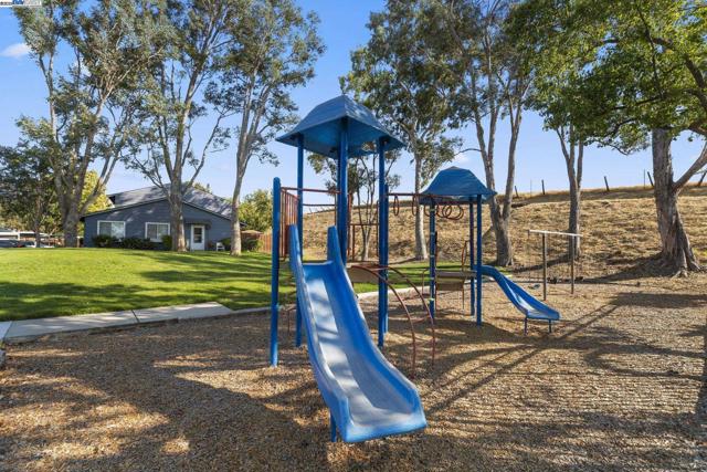 1479 Spring Valley Cmn, Livermore CA: https://media.crmls.org/mediaz/de99b81e-aa11-4503-affc-e84a0eaeeb4d.jpg
