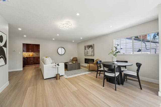 431 Alameda De Las Pulgas, Redwood City CA: https://media.crmls.org/mediaz/de9a67f1-ed66-4023-b374-2d5bb8eb52a1.jpg
