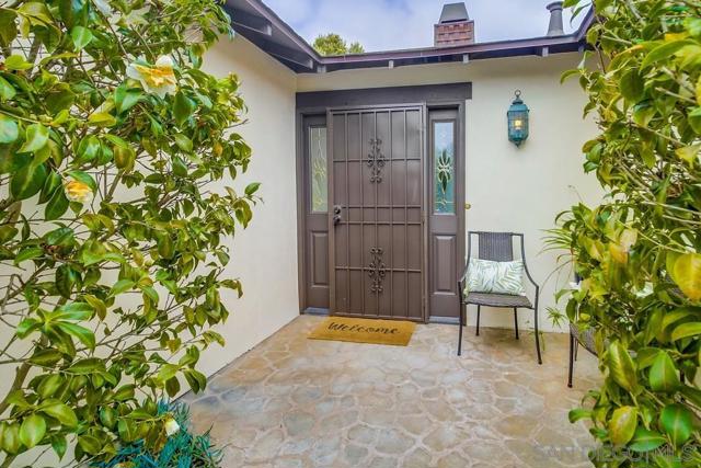 3886 Santa Cruz, San Diego CA: https://media.crmls.org/mediaz/de9a9a7d-434b-41a6-bc19-098520609961.jpg