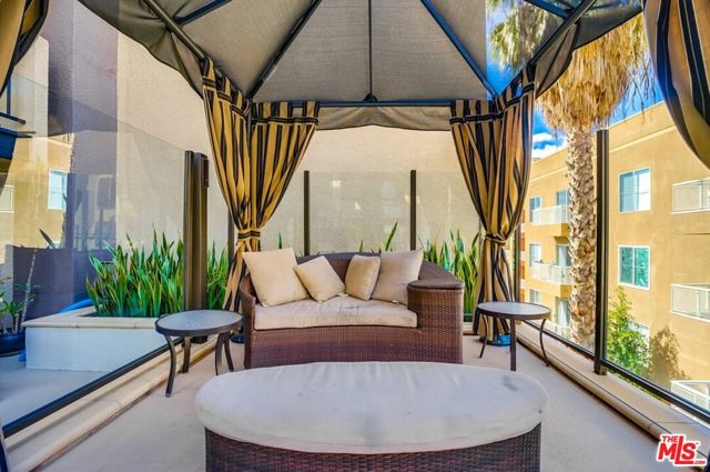 7320 Hawthorn Avenue, Los Angeles CA: https://media.crmls.org/mediaz/de9aa934-de96-4245-a837-cf6a44a9f129.jpg