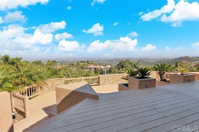 2081 Elevado Road, Vista CA: https://media.crmls.org/mediaz/de9acdbe-6a0a-4483-ad71-5d39b4f64c98.jpg