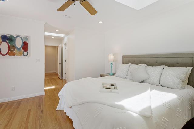 3252 Woodview Dr, Lafayette CA: https://media.crmls.org/mediaz/de9af032-1556-4d03-8044-2fc74849c40c.jpg