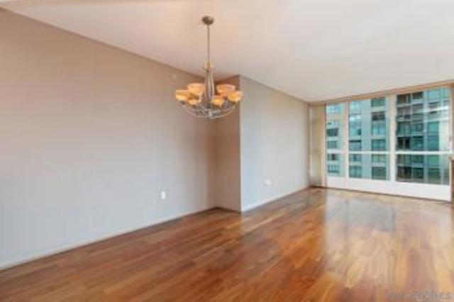 555 Front St, San Diego CA: https://media.crmls.org/mediaz/de9be2c5-cd71-45eb-9413-2c51298f46f2.jpg