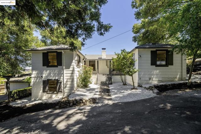 342 El Toyonal, Orinda CA: https://media.crmls.org/mediaz/de9c0f68-4df8-43e3-8083-120ec9f598c6.jpg
