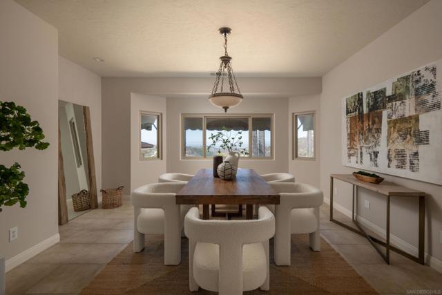 30343 Calle La Reina, Bonsall CA: https://media.crmls.org/mediaz/de9caaa2-d2b0-4362-b225-aaa714f866f9.jpg