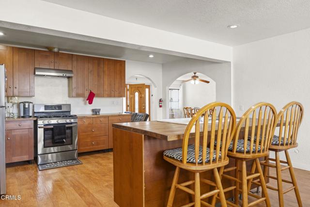 Detail Gallery Image 12 of 52 For 320 D St, Fillmore,  CA 93015 - 4 Beds | 2/1 Baths