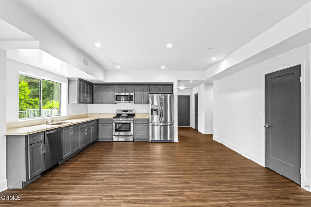 2000 Lake Avenue, Altadena CA: https://media.crmls.org/mediaz/de9ce074-5285-4494-b6aa-a8e9234e4ee6.jpg