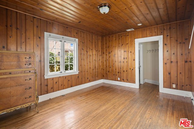 837 Venice Boulevard, Venice CA: https://media.crmls.org/mediaz/de9d422e-d059-43bd-a377-44f7bee5fd2d.jpg