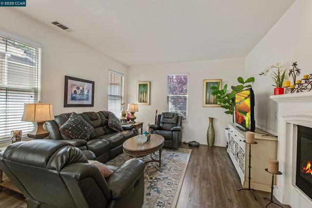 5349 EAGLE COURT, Richmond CA: https://media.crmls.org/mediaz/de9d6d9d-6ec7-439b-9cfd-13dff64fefc9.jpg
