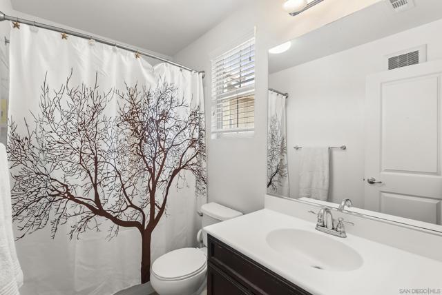 1824 Peach Ct, Chula Vista CA: https://media.crmls.org/mediaz/de9daa7d-8669-4c38-843a-bd5c1a906b53.jpg
