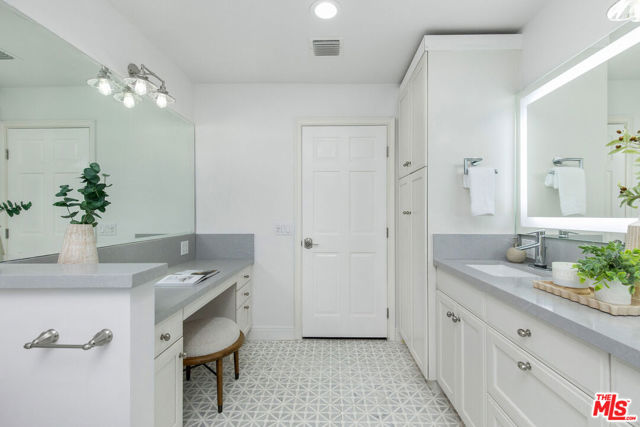 10523 Selkirk Lane, Los Angeles CA: https://media.crmls.org/mediaz/de9e067b-0aaf-4b42-ae19-0a864ab2afa8.jpg