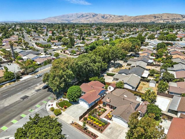 1641 Rue Avati, San Jose CA: https://media.crmls.org/mediaz/de9e6a37-c300-4fc4-87a0-2bf77429c801.jpg