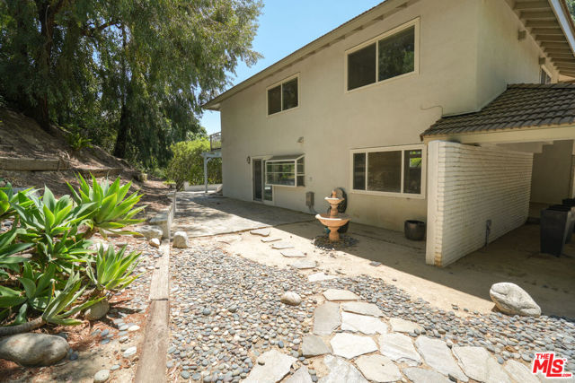 19616 Pine Valley Avenue, Porter Ranch CA: https://media.crmls.org/mediaz/de9e7d52-b989-4805-87d0-33e71b17a2d1.jpg