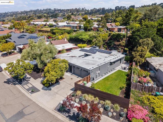 8156 Coach Dr, Oakland CA: https://media.crmls.org/mediaz/de9ee822-d726-424a-9e25-49c17b30ca93.jpg