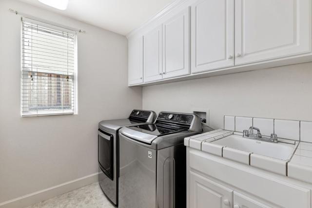 2645 Muirfield Way, Gilroy CA: https://media.crmls.org/mediaz/de9f0aa2-3a3a-4307-9951-416dd3131470.jpg