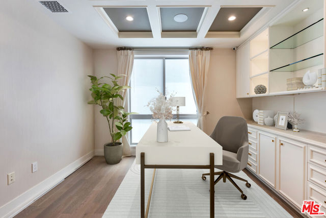 460 N Palm Drive, Beverly Hills CA: https://media.crmls.org/mediaz/de9f6ea6-444c-44cd-960a-ef55d21b316f.jpg