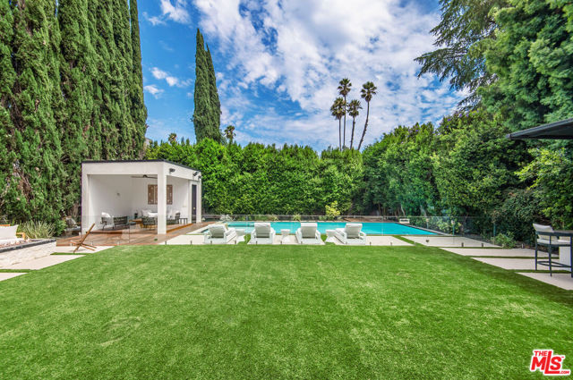 4544 Woodley Avenue, Encino CA: https://media.crmls.org/mediaz/dea01aa4-31f3-4922-98e8-f5821f4ec8b9.jpg