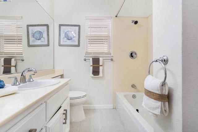 Image 26 of 33 For 505 Blackstone Ct