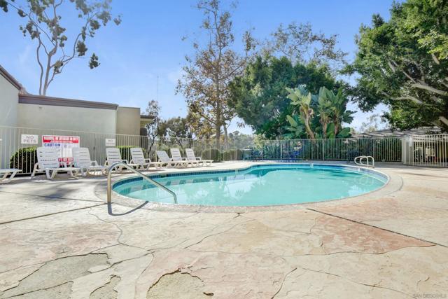432 Edgehill Ln, Oceanside CA: https://media.crmls.org/mediaz/dea0c517-92f4-4eb4-a0b5-7ff2ee1c8d08.jpg