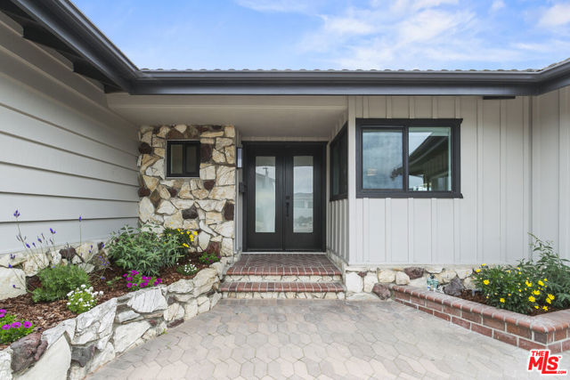4444 Don Felipe Drive, Los Angeles CA: https://media.crmls.org/mediaz/dea0efcb-bd3c-4cde-9196-8c90619a14c3.jpg
