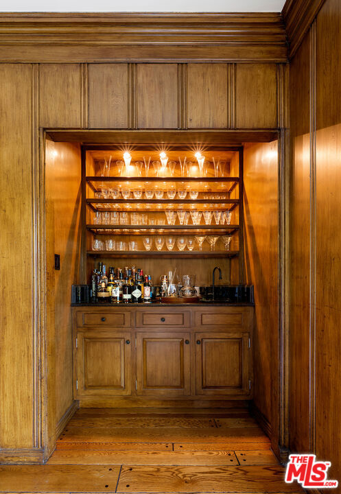 615 Trenton Drive, Beverly Hills CA: https://media.crmls.org/mediaz/dea15128-6629-47ad-adc5-8ae2e550584e.jpg