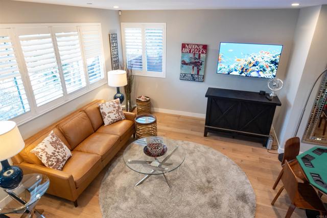 Detail Gallery Image 21 of 38 For 1409 Opal St, San Diego,  CA 92109 - 5 Beds | 4/1 Baths