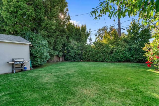 1715 Cedar St, Santa Monica CA: https://media.crmls.org/mediaz/dea1d3a9-fa40-4dc6-8d30-413799860be3.jpg