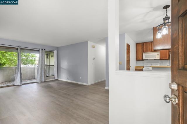 1544 Bailey Rd, Concord CA: https://media.crmls.org/mediaz/dea1e852-368e-49ea-b097-9eb934850609.jpg