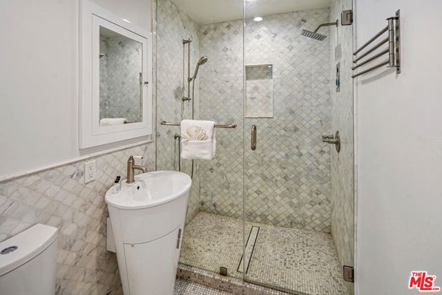 9620 Highridge Drive, Beverly Hills CA: https://media.crmls.org/mediaz/dea23070-e651-413a-a989-2f71650b5fbb.jpg