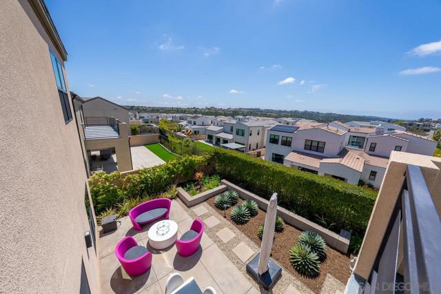 13722 Canyon Loop Trl, San Diego CA: https://media.crmls.org/mediaz/dea2bfbb-b553-4640-a3ae-aa4f2a480114.jpg
