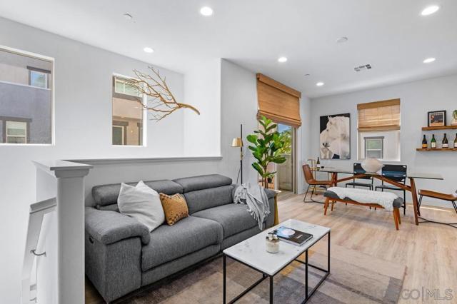 2445 Verano Way, Vista CA: https://media.crmls.org/mediaz/dea356d7-4a6b-45cd-933e-76bb20e45200.jpg