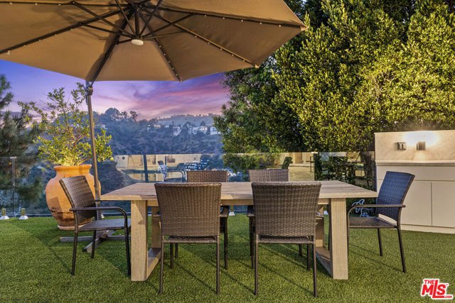 7834 Electra Drive, Los Angeles CA: https://media.crmls.org/mediaz/dea4284a-d028-40b1-99cc-0b2f3e35bbcf.jpg