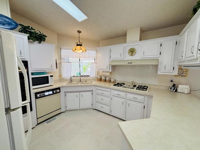 47751 San Salvador, Indio CA: https://media.crmls.org/mediaz/dea42963-bf89-4f12-a0fa-dcba71d1a45a.jpg