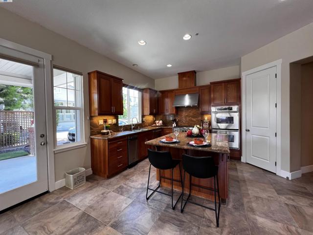 2344 Treadwell St, Livermore CA: https://media.crmls.org/mediaz/dea42b67-ae68-4a77-9110-70d93ec8d1ce.jpg