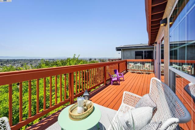 3014 BROADMOOR VIEW, Oakland CA: https://media.crmls.org/mediaz/dea45212-84d9-442b-959a-6bd862f3287f.jpg