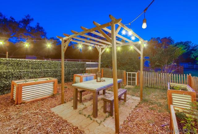 17048 Handlebar Rd, Ramona CA: https://media.crmls.org/mediaz/dea49fee-db59-4220-bba8-8e46f567519a.jpg
