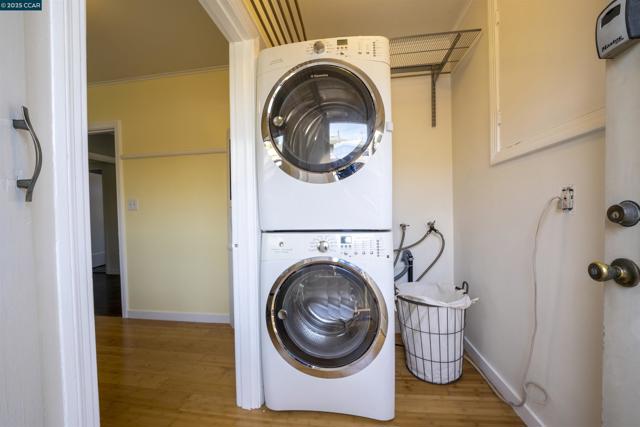 5430 Santa Cruz Ave, Richmond CA: https://media.crmls.org/mediaz/dea4f73b-ce88-4ac1-8860-1dcf704a204b.jpg