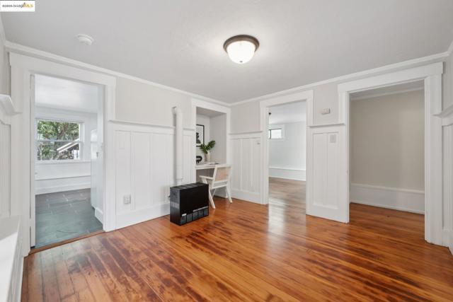 3116 Harrison St, Oakland CA: https://media.crmls.org/mediaz/dea502d0-1aa4-4776-aa54-ba8333fd29c2.jpg